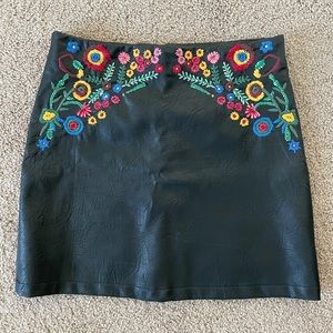 NWOT Zara floral embroidered pleather mini skirt